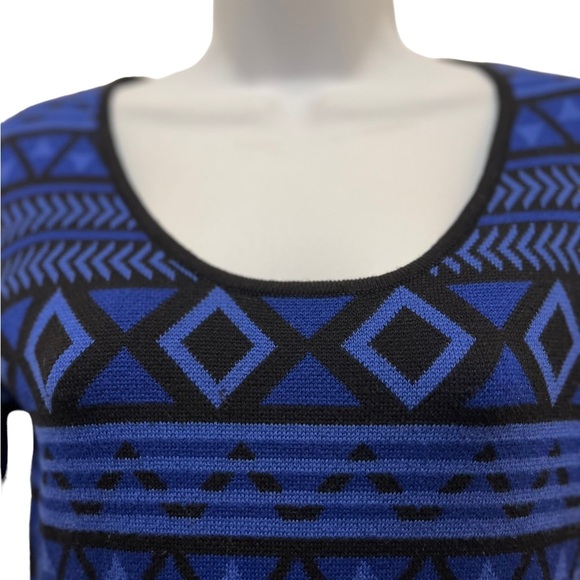 T O Blue and Black Geometric Sweater Dress Size S NWOT - Picture 4 of 8